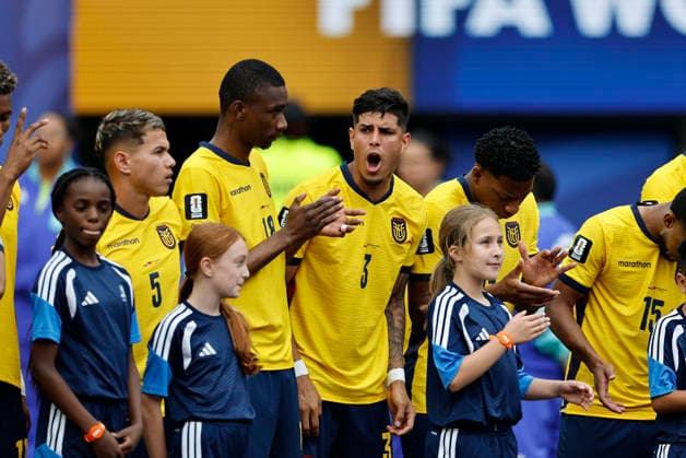 25.06.2026, Fussball, Herren, FIFA Weltmeisterschaft 2026, Vorrunde, Gruppe E, New York, Ecuador - Deutschland, Jordy Alcivar (Ecuador), Jordy Caicedo (Ecuador), Piero Hincapie (Ecuador) New York MetLife Stadium New York Vereinigte Staaten von Amerika (US) *** June 25, 2026, Soccer, Men s, 2026 FIFA World Cup, Group Stage, Group E, New York, Ecuador vs. Germany, Jordy Alcivar (Ecuador), Jordy Caicedo (Ecuador), Piero Hincapie (Ecuador), MetLife Stadium, New York, United States of America, US Copyright: xSebastianxBachx