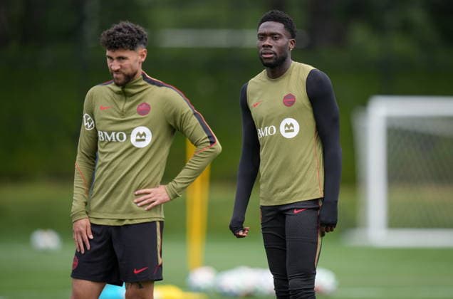 June 25, 2026, Vancouver, Bc, CANADA: Canada s Jonathan Osorio, left, and Alphonso Davies participate in a FIFA World Cup, WM, Weltmeisterschaft, Fussball soccer training session, in Vancouver, on Thursday, June 25, 2026. Canada News - June 25, 2026  - ZUMAc35_ 20260625_zaf_c35_070 Copyright: xDarrylxDyckx
