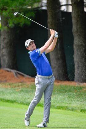 CROMWELL, CT - JUNE 25: Nico Echavarria (COL) watches his tee shot on 8 during the first round of the Travelers Championship on June 25, 2026, at TPC River Highlands in Cromwell, Connecticut. (Photo by Ken Murray Icon Sportswire) GOLF: JUN 25 PGA, Golf Herren Travelers Championship EDITORIAL USE ONLY Icon2606250131