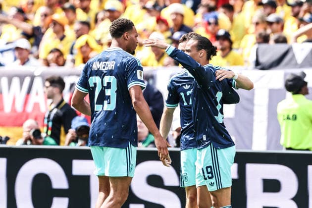 Fussball, FIFA World Cup, WM, Weltmeisterschaft, Fussball 2026 Gruppe E - 3.Spieltag Ecuador - Deutschland 25.05.2026, New-York-New-Jersey-Stadion Torjubel Deutschland nach dem Tor zum 1-0 durch Leroy Sane (Deutschland, 19) die Spieler freuen sich New York New-York-New-Jersey-Stadion New Jersey Vereinigte Staaten von Amerika *** Sports, Soccer, 2026 FIFA World Cup Group E, Matchday 3: Ecuador vs. Germany, May 25, 2026, New York, New Jersey Stadium: Germany celebrates after Leroy Sané scores the 1–0 goal; the 19 players are delighted; New York, New Jersey Stadium, New Jersey, United States of America
