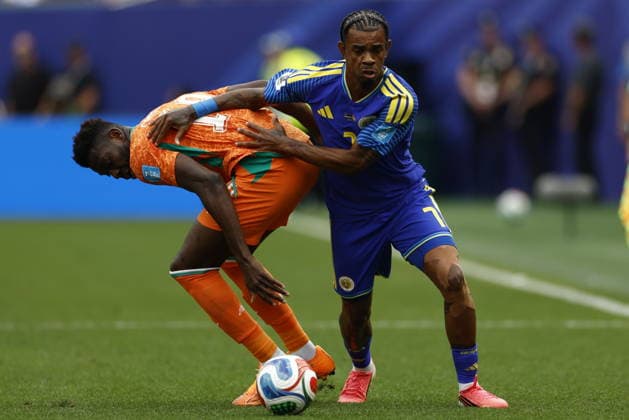 FIFA World Cup, WM, Weltmeisterschaft, Fussball 2026 - Group E - Curacao vs Ivory Coast Ibrahim Sangare of Ivory Coast (L) in action against Juninho Bacuna of Curacao (R) during the FIFA World Cup 2026 group stage match Curacao against Ivory Coast, in Philadelphia, Pennsylvania, USA, 25 June 2026. PHILADELPHIA United States  Copyright: xWILLxOLIVERx