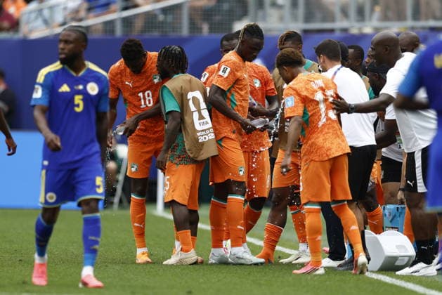 FIFA World Cup, WM, Weltmeisterschaft, Fussball 2026 - Group E - Curacao vs Ivory Coast Players of Ivory Coast gather for the first hydration break during the FIFA World Cup 2026 group stage match Curacao against Ivory Coast, in Philadelphia, Pennsylvania, USA, 25 June 2026. PHILADELPHIA United States  Copyright: xWILLxOLIVERx