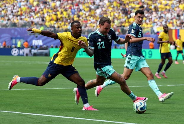 FIFA World Cup, WM, Weltmeisterschaft, Fussball 2026 - Group E - Ecuador vs Germany John Yeboah of Ecuador (L) and David Raum of Germany in action during the FIFA World Cup 2026 group stage match Ecuador against Germany, in New Jersey, USA, 25 June 2026. NEW JERSEY United States  Copyright: xSARAHxYENESELx