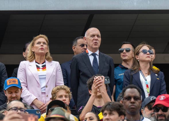 Fußball, Herren, FIFA World Cup, WM, Weltmeisterschaft, Fussball 2026, Spiel in New York New Jersey, Ecuador - Deutschland (Gruppe E, 3. Spieltag), v. l. Bundestagspräsidentin Julia Klöckner, DFB-Präsident Bernd Neuendorf (Deutscher Fußball-Bund) auf der Tribüne, 25.06. 2026, *** Soccer, Men s, 2026 FIFA World Cup, Match in New York, New Jersey, Ecuador vs. Germany, Group E, Matchday 3, from left: Bundestag President Julia Klöckner, DFB President Bernd Neuendorf (German Football Association) in the stands, June 25, 2026, Copyright: xMatthiasxKochx