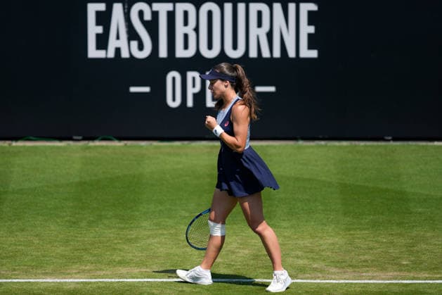 Lexus Eastbourne Open - Day Four Zeynep Sonmez of Turkey competes against third seed Jelena Ostapenko of Latvia during their quarterfinal match at the 2026 Lexus Eastbourne Open Women s tennis tournament at the Devonshire Park Lawn Tennis Club in Eastbourne, England, on June 25, 2026. Eastbourne United Kingdom  Copyright: xOwenxHammondx originalFilename:hammond-2026lexu260625_np8YM.jpg