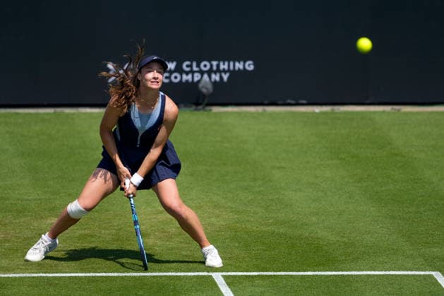 Lexus Eastbourne Open - Day Four Zeynep Sonmez of Turkey competes against third seed Jelena Ostapenko of Latvia during their quarterfinal match at the 2026 Lexus Eastbourne Open Women s tennis tournament at the Devonshire Park Lawn Tennis Club in Eastbourne, England, on June 25, 2026. Eastbourne United Kingdom  Copyright: xOwenxHammondx originalFilename:hammond-2026lexu260625_nptvF.jpg