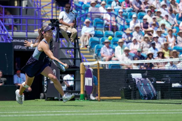Lexus Eastbourne Open - Day Four Zeynep Sonmez of Turkey competes against third seed Jelena Ostapenko of Latvia during their quarterfinal match at the 2026 Lexus Eastbourne Open Women s tennis tournament at the Devonshire Park Lawn Tennis Club in Eastbourne, England, on June 25, 2026. Eastbourne United Kingdom  Copyright: xOwenxHammondx originalFilename:hammond-2026lexu260625_np2kV.jpg