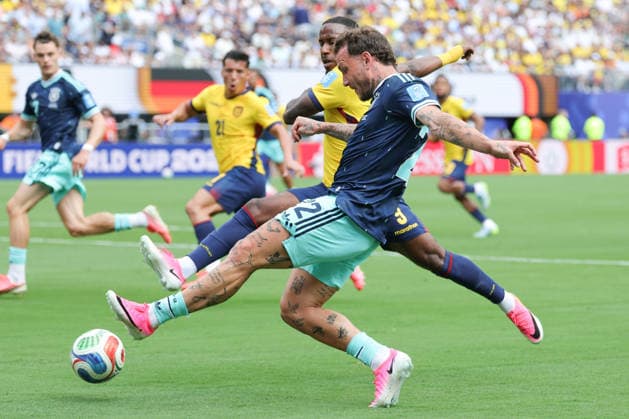 John Yeboah (back) of Ecuador vies for the ball with David Raum of Germany during a Group E match at the 2026 FIFA World Cup, WM, Weltmeisterschaft, Fussball between Ecuador and Germany at MetLife stadium in New Jersey, United States, 25 June 2026. FIFA World Cup 2026 - Group E - Ecuador vs Germany !ACHTUNG: NUR REDAKTIONELLE NUTZUNG!  Copyright: xSebastiaoxMoreirax GR4481 20260625-55020710923_1
