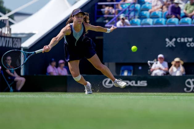 Lexus Eastbourne Open - Day Four Zeynep Sonmez of Turkey competes against third seed Jelena Ostapenko of Latvia during their quarterfinal match at the 2026 Lexus Eastbourne Open Women s tennis tournament at the Devonshire Park Lawn Tennis Club in Eastbourne, England, on June 25, 2026. Eastbourne United Kingdom  Copyright: xOwenxHammondx originalFilename:hammond-2026lexu260625_npSAF.jpg