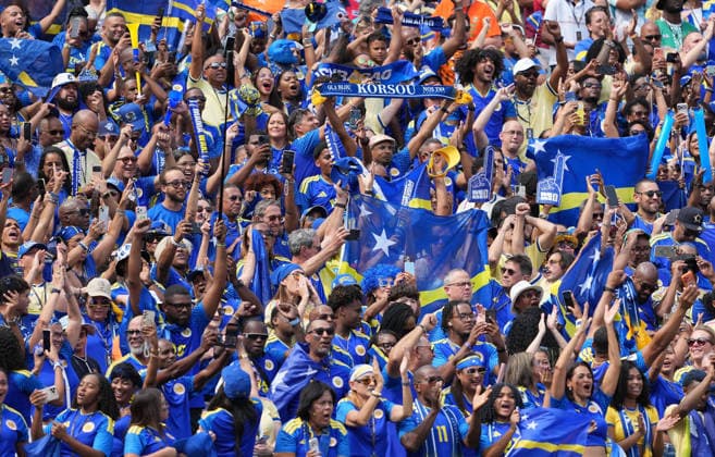 (260626) -- PHILADELPHIA, June 26, 2026 -- Fans of Curacao are seen before the group E match between Curacao and Cote d Ivoire at the 2026 FIFA World Cup, WM, Weltmeisterschaft, Fussball at Philadelphia Stadium in Philadelphia, the United States, June 25, 2026. ) (SP)U.S.-PHILADELPHIA-FOOTBALL-FIFA WORLD CUP-GROUP E-CUW VS CIV LuixSiuxWai 