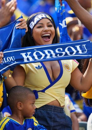 (260626) -- PHILADELPHIA, June 26, 2026 -- A fan of Curacao is seen before the group E match between Curacao and Cote d Ivoire at the 2026 FIFA World Cup, WM, Weltmeisterschaft, Fussball at Philadelphia Stadium in Philadelphia, the United States, June 25, 2026. ) (SP)U.S.-PHILADELPHIA-FOOTBALL-FIFA WORLD CUP-GROUP E-CUW VS CIV LuixSiuxWai 