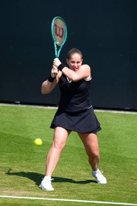 Lexus Eastbourne Open - Day Four Jelena Ostapenko of Latvia, the third seed, competes in a quarterfinal match against Zeynep Sonmez of Turkey at the 2026 Lexus Eastbourne Open Women s tennis tournament at the Devonshire Park Lawn Tennis Club in Eastbourne, England, on June 25, 2026. Eastbourne United Kingdom  Copyright: xOwenxHammondx originalFilename:hammond-2026lexu260625_npSNo.jpg