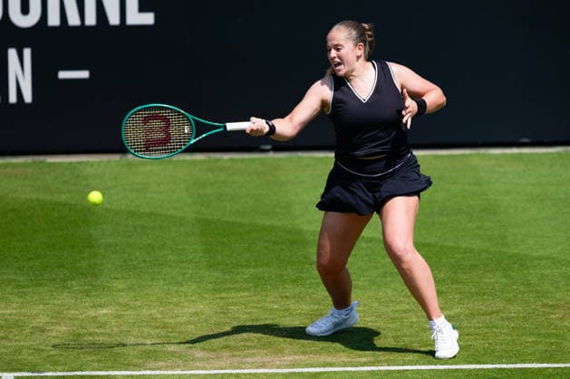 Lexus Eastbourne Open - Day Four Jelena Ostapenko of Latvia, the third seed, competes in a quarterfinal match against Zeynep Sonmez of Turkey at the 2026 Lexus Eastbourne Open Women s tennis tournament at the Devonshire Park Lawn Tennis Club in Eastbourne, England, on June 25, 2026. Eastbourne United Kingdom  Copyright: xOwenxHammondx originalFilename:hammond-2026lexu260625_np5hY.jpg
