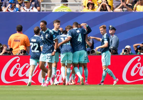 Jubel nach dem Tor zum 1-0 durch Leroy Sane (Germany, 19), jubelnd, bejubelt, jubelt, jubeln, emotionen, celebrate FIFA World Cup, WM, Weltmeisterschaft, Fussball 2026: Ecuador vs Deutschland 25 June 2026, FIFA World Cup 2026: Ecuador vs Deutschland (Group E, Matchday 3) at New York New Jersey Stadium in East Rutherford, New Jersey, USA. *** Celebration after Leroy Sané s 1-0 goal for Germany, 19, celebrating, cheered, cheers, emotions, celebrate FIFA World Cup 2026 Ecuador vs. Germany June 25, 2026, FIFA World Cup 2026 Ecuador vs. Germany, Group E, Matchday 3 at New York New Jersey Stadium in East Rutherford, New Jersey, USA Copyright: HMBxMedia xMarcoxBader