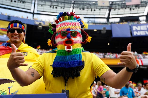 Ecuador v Germany: Group E - FIFA World Cup, WM, Weltmeisterschaft, Fussball 2026 Ecuador fan with colourful head wear before the FIFA World Cup 2026 Group E match between Ecuador and Germany at New York New Jersey Stadium on June 25, 2026 in East Rutherford, United States. East Rutherford New York New Jersey Stadium NJ United States Copyright: xAllstarxPicturexLibraryxLtdx