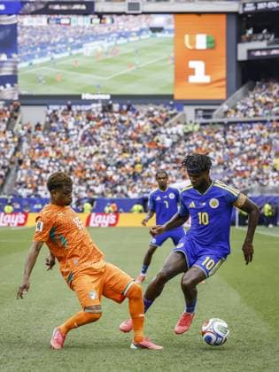 PHILADELPHIA - (lr) Amad Diallo of Ivory Coast and Leandro Bacuna of Curacao during the 2026 FIFA World Cup, WM, Weltmeisterschaft, Fussball Group E match between Curacao and Ivory Coast at Philadelphia Stadium on June 25, 2026, in Philadelphia, United States. MAURICE VAN STEEN ANP FIFA World Cup 2026 - Group E 2026 xVIxANPxSportx xxANPxIVx 561975306 originalFilename: 561975306.jpg