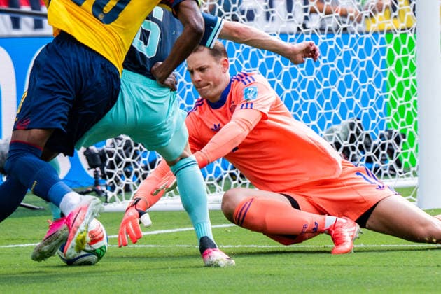 FIFA Fussball Weltmeisterschaft 2026, Gruppe E, Spiel 3, Ecuador vs Deutschand, 25.06.2026, Metlife-Stadion in New Jersey Manuel Neuer (Deutschland) Joshua Kimmich (Deutschland) Nilson Angulo (Ecuador) *** 2026 FIFA World Cup, Group E, Match 3, Ecuador vs. Germany, June 25, 2026, MetLife Stadium in New Jersey Manuel Neuer (Germany), Joshua Kimmich (Germany), Nilson Angulo (Ecuador) Copyright: xBahhoxKarax