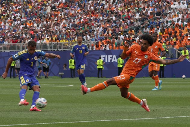 Jurien Gaari (L) of Curacao vies for the ball with Christopher Operi of Ivory Coast during a Group E match of the 2026 FIFA World Cup, WM, Weltmeisterschaft, Fussball between Curacao and Ivory Coast at Lincoln Financial Field in Philadelphia, USA, 25 June 2026. FIFA World Cup 2026: Group E Curacao - Ivory Coast !ACHTUNG: NUR REDAKTIONELLE NUTZUNG!  Copyright: xDavidxTorox GR4514 20260625-55020711124_1