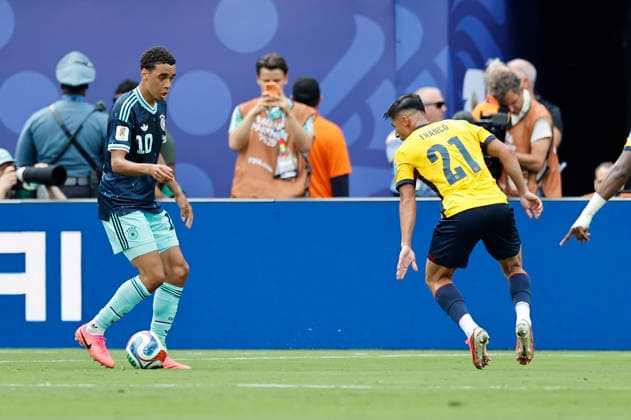 25.06.2026, Fussball, Herren, FIFA Weltmeisterschaft 2026, Vorrunde, Gruppe E, New York, Ecuador - Deutschland, Jamal Musiala (Deutschland), Alan Franco (Ecuador) New York MetLife Stadium New York Vereinigte Staaten von Amerika (US) *** June 25, 2026, Soccer, Men s, 2026 FIFA World Cup, Group Stage, Group E, New York, Ecuador vs. Germany, Jamal Musiala (Germany), Alan Franco (Ecuador), MetLife Stadium, New York, United States of America, US Copyright: xSebastianxBachx