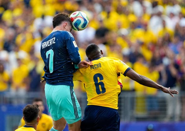 Kai Havertz (Deutschland, 7) koepft den Ball im Torabschluss gegen William Pacho (Ecuador, 6). USA, FIFA Weltmeisterschaft, Ecuador vs Deutschland, East Rutherford, 25.06.2026 USA, FIFA Weltmeisterschaft, Ecuador vs Deutschland, East Rutherford, 25.06.2026 East Rutherford *** Kai Havertz (Germany, 7) heads the ball toward the goal against William Pacho (Ecuador, 6), FIFA World Cup, Ecuador vs. Germany, East Rutherford, June 25, 2026, USA, FIFA World Cup, Ecuador vs. Germany, East Rutherford, June 25, 2026, East Rutherford Copyright: xEibner-Pressefoto ScottxColemanx EP_SCN