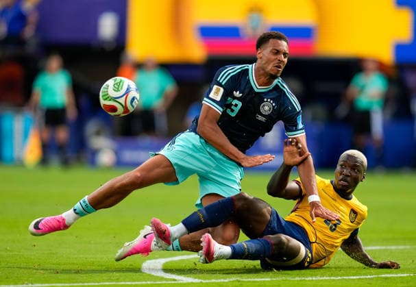 Felix Nmecha (Deutschland, 23) im Zweikampf mit Moises Caicedo (Ecuador, 23) USA, FIFA Weltmeisterschaft, Ecuador vs Deutschland, East Rutherford, 25.06.2026 USA, FIFA Weltmeisterschaft, Ecuador vs Deutschland, East Rutherford, 25.06.2026 East Rutherford *** Felix Nmecha (Germany, 23) in a tackle with Moises Caicedo (Ecuador, 23), USA, FIFA World Cup, Ecuador vs. Germany, East Rutherford, June 25, 2026, USA, FIFA World Cup, Ecuador vs. Germany, East Rutherford, June 25, 2026, East Rutherford Copyright: xEibner-Pressefoto ScottxColemanx EP_SCN