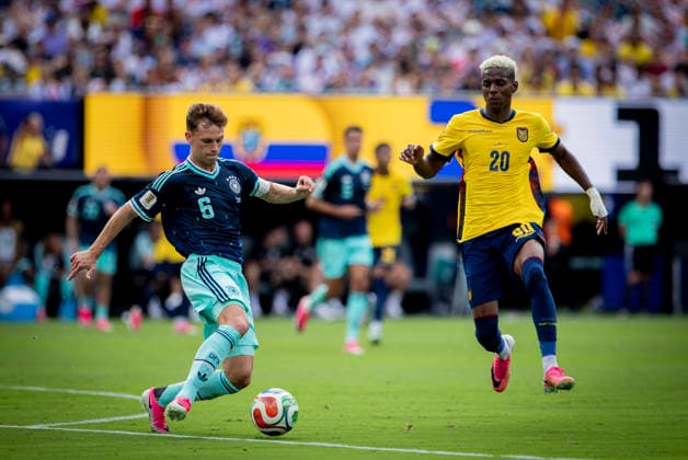 New York New Jersey, USA 25th Jun 2026. Joshua Kimmich (GER) Nilson Angulo (ECU) Norway - France World Cup Norwegen - Frankreich 25.06.2026 *** New York, New Jersey, USA, June 25, 2026 Joshua Kimmich (GER) Nilson Angulo (ECU) Norway, France, World Cup Norway, France, June 25, 2026
