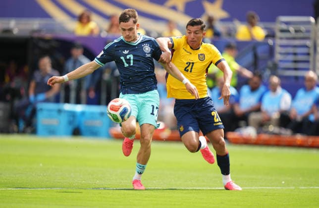 Florian Wirtz (Germany) and Alan Franco (Ecuador) battle for the ball during Ecuador and Germany, Group I FIFA World Cup, WM, Weltmeisterschaft, Fussball 2026, Met Life Stadium, New jersey, USA on June 25, 2026. Thor Wegner DeFodi Images. (Photo by DeFodi Images) - *** Florian Wirtz of Germany and Alan Franco of Ecuador battle for the ball during the match between Ecuador and Germany in Group I of the 2026 FIFA World Cup at MetLife Stadium in New Jersey, USA, on June 25, 2026. Photo by Thor Wegner, DeFodi Images