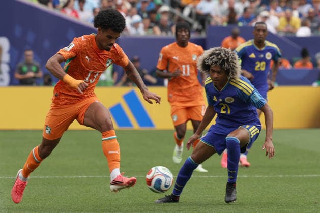 Tahith Chong (R) of Curacao vies for the ball with Christopher Operi of Ivory Coast during a Group E match of the 2026 FIFA World Cup, WM, Weltmeisterschaft, Fussball between Curacao and Ivory Coast at Lincoln Financial Field in Philadelphia, USA, 25 June 2026. FIFA World Cup 2026: Group E Curacao - Ivory Coast !ACHTUNG: NUR REDAKTIONELLE NUTZUNG!  Copyright: xDavidxTorox GR4499 20260625-55020711152_1