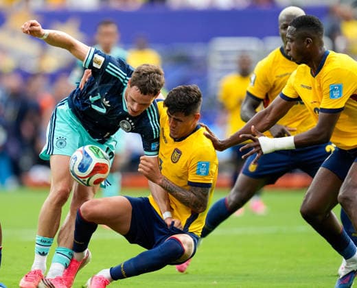 Florian Wirtz (Deutschland, 17) im Zweikampf mit Piero Hincapie (Ecuador, 3) USA, FIFA Weltmeisterschaft, Ecuador vs Deutschland, East Rutherford, 25.06.2026 USA, FIFA Weltmeisterschaft, Ecuador vs Deutschland, East Rutherford, 25.06.2026 East Rutherford *** Florian Wirtz of Germany, 17, in a tackle with Piero Hincapie of Ecuador, 3, USA, FIFA World Cup, Ecuador vs. Germany, East Rutherford, June 25, 2026, USA, FIFA World Cup, Ecuador vs. Germany, East Rutherford, June 25, 2026, East Rutherford Copyright: xEibner-Pressefoto ScottxColemanx EP_SCN