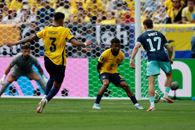 25.06.2026, Fussball, Herren, FIFA Weltmeisterschaft 2026, Vorrunde, Gruppe E, New York, Ecuador - Deutschland, Florian Wirtz (Deutschland), Piero Hincapie (Ecuador), Pedro Vite (Ecuador) New York MetLife Stadium New York Vereinigte Staaten von Amerika (US) *** June 25, 2026, Soccer, Men s, 2026 FIFA World Cup, Group Stage, Group E, New York, Ecuador vs. Germany, Florian Wirtz (Germany), Piero Hincapie (Ecuador), Pedro Vite (Ecuador), MetLife Stadium, New York, United States of America, US Copyright: xSebastianxBachx