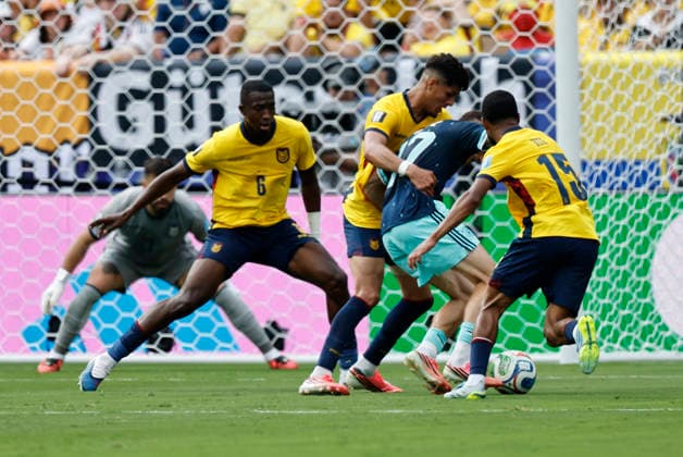25.06.2026, Fussball, Herren, FIFA Weltmeisterschaft 2026, Vorrunde, Gruppe E, New York, Ecuador - Deutschland, Florian Wirtz (Deutschland), Piero Hincapie (Ecuador), Pedro Vite (Ecuador), Willian Pacho (Ecuador) New York MetLife Stadium New York Vereinigte Staaten von Amerika (US) *** June 25, 2026, Soccer, Men s, 2026 FIFA World Cup, Group Stage, Group E, New York, Ecuador vs. Germany, Florian Wirtz (Germany), Piero Hincapie (Ecuador), Pedro Vite (Ecuador), Willian Pacho (Ecuador), MetLife Stadium, New York, United States of America, US Copyright: xSebastianxBachx