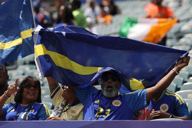 A curacao fan cheers prior to a Group E match of the 2026 FIFA World Cup, WM, Weltmeisterschaft, Fussball between Curacao and Ivory Coast at Lincoln Financial Field in Philadelphia, USA, 25 June 2026. FIFA World Cup 2026: Group E Curacao - Ivory Coast !ACHTUNG: NUR REDAKTIONELLE NUTZUNG!  Copyright: xDavidxTorox GR4453 20260625-55020711176_1
