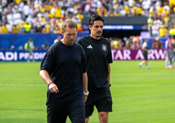 Fußball, Herren, FIFA World Cup, WM, Weltmeisterschaft, Fussball 2026, Spiel in New York New Jersey, Ecuador - Deutschland (Gruppe E, 3. Spieltag), v.l. Trainer Julian Nagelsmann (Deutschland), Co-Trainer Benjamin Hübner, 25.06. 2026, *** Soccer, Men s, 2026 FIFA World Cup, Match in New York, New Jersey, Ecuador vs. Germany, Group E, Matchday 3, Head Coach Julian Nagelsmann (Germany), Assistant Coach Benjamin Hübner, June 25, 2026, Copyright: xMatthiasxKochx