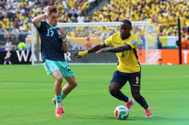25.06.2026, Fussball, Herren, FIFA Weltmeisterschaft 2026, Vorrunde, Gruppe E, New York, Ecuador - Deutschland, Florian Wirtz (Deutschland), John Yeboah (Ecuador) New York MetLife Stadium New York Vereinigte Staaten von Amerika (US) *** June 25, 2026, Soccer, Men s, 2026 FIFA World Cup, Group Stage, Group E, New York, Ecuador vs. Germany, Florian Wirtz (Germany), John Yeboah (Ecuador), MetLife Stadium, New York, United States of America, US Copyright: xSebastianxBachx
