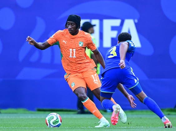 Curacao v Ivory Coast - FIFA World Cup, WM, Weltmeisterschaft, Fussball 2026 - Group E PHILADELPHIA, USA - JUNE 25: Jurien Gaari (3) of Curacao in action against Yan Diomande (11) of Ivory Coast the 2026 FIFA World Cup First Stage Group E match between Curacao and Ivory Coast at Lincoln Financial Field (Philadelphia Stadium) in Philadelphia, Pennsylvania, United States on June 25, 2026. Abdulhamid Hosbas Anadolu Pennsylvania United States. Editorial use only. Please get in touch for any other usage.  Copyright: x2026xAnadoluxAbdulhamidxHosbasx
