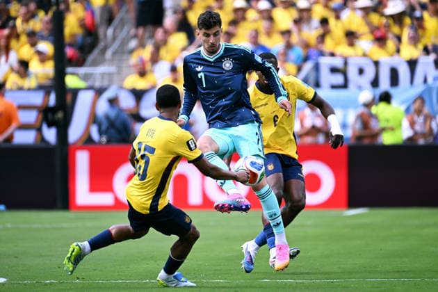 Fussball, Länderspiel, Herren, FIFA World Cup, WM, Weltmeisterschaft, Fussball 2026, Fussball-Weltmeisterschaft, USA, Gruppe E, MetLife Stadium New Jersey: Ecuador - Deutschland; Kai Havertz (GER), Pedro Vite (ECU). Aktion *** Soccer, International Match, Men s, 2026 FIFA World Cup, Soccer World Cup, USA, Group E, MetLife Stadium, New Jersey, Ecuador vs. Germany, Kai Havertz (GER), Pedro Vite (ECU), Action