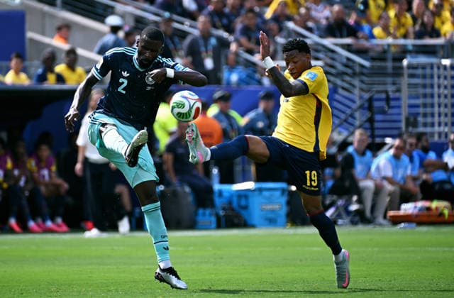 Fussball, Länderspiel, Herren, FIFA World Cup, WM, Weltmeisterschaft, Fussball 2026, Fussball-Weltmeisterschaft, USA, Gruppe E, MetLife Stadium New Jersey: Ecuador - Deutschland; Antonio Rüdiger (GER), Gonzalo Plata (ECU). Aktion *** Soccer, International Match, Men s, 2026 FIFA World Cup, Soccer World Cup, USA, Group E, MetLife Stadium, New Jersey, Ecuador, Germany, Antonio Rüdiger (GER), Gonzalo Plata (ECU), Action