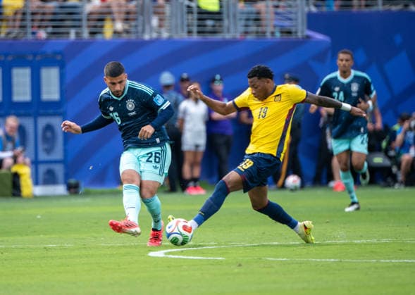 Fußball, Herren, FIFA World Cup, WM, Weltmeisterschaft, Fussball 2026, Spiel in New York New Jersey, Ecuador - Deutschland (Gruppe E, 3. Spieltag), v. l. Deniz Undav (Deutschland), Gonzalo Plata (Ecuador), 25.06. 2026, *** Soccer, Men s, 2026 FIFA World Cup, Match in New York, New Jersey, Ecuador vs. Germany, Group E, Matchday 3, from left: Deniz Undav (Germany), Gonzalo Plata (Ecuador), June 25, 2026, Copyright: xMatthiasxKochx