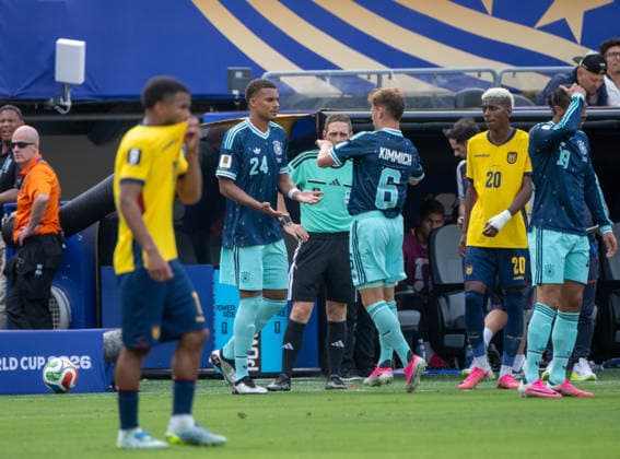 Fußball, Herren, FIFA World Cup, WM, Weltmeisterschaft, Fussball 2026, Spiel in New York New Jersey, Ecuador - Deutschland (Gruppe E, 3. Spieltag), v. l. Malick Thiaw (Deutschland), Joshua Kimmich (Deutschland), 25.06. 2026, *** Soccer, Men s, 2026 FIFA World Cup, Match in New York, New Jersey, Ecuador vs. Germany, Group E, Matchday 3, Malick Thiaw (Germany), Joshua Kimmich (Germany), June 25, 2026, Copyright: xMatthiasxKochx