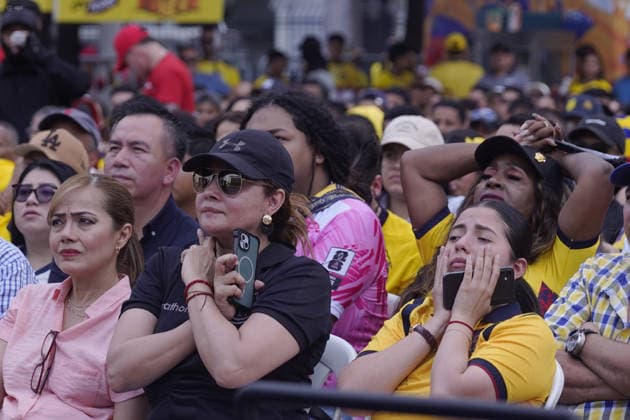 GYE-HINCHAS ECUADOR Guayaquil, jueves 25 de junio del 2026 Hinchas ecuatorianos observaron en el el malecon de Guayaquil el partido de la seleccion frente a Alemania. Fotos: CÃ sar Munoz API Guayaquil Guayas Ecuador *** GYE ECUADORIAN FANS Guayaquil, Thursday, June 25, 2026 Ecuadorian fans watched the national team s match against Germany on the Guayaquil waterfront. Photos by César Munoz, API, Guayaquil, Guayas, Ecuador Copyright: xCÃ sarxMunozx