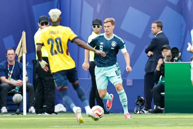 25.06.2026, Fussball, Herren, FIFA Weltmeisterschaft 2026, Vorrunde, Gruppe E, New York, Ecuador - Deutschland, Nilson Angulo (Ecuador), Joshua Kimmich (Deutschland) New York MetLife Stadium New York Vereinigte Staaten von Amerika (US) *** June 25, 2026, Soccer, Men s, 2026 FIFA World Cup, Group Stage, Group E, New York, Ecuador vs. Germany, Nilson Angulo (Ecuador), Joshua Kimmich (Germany), MetLife Stadium, New York, United States of America, US Copyright: xSebastianxBachx