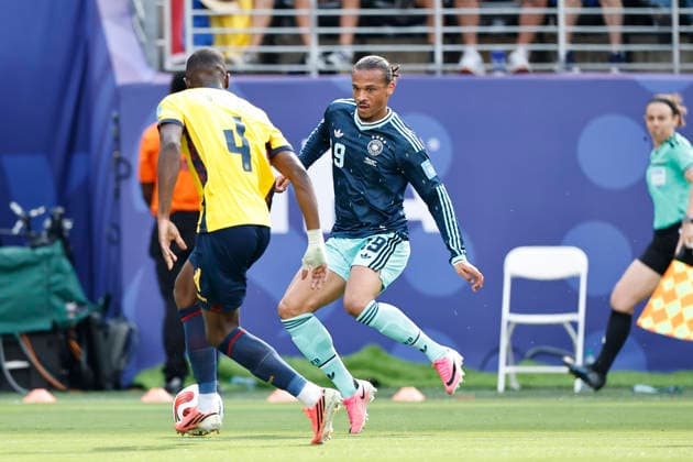25.06.2026, Fussball, Herren, FIFA Weltmeisterschaft 2026, Vorrunde, Gruppe E, New York, Ecuador - Deutschland, Leroy Sane (Deutschland), Joel Ordonez (Ecuador) New York MetLife Stadium New York Vereinigte Staaten von Amerika (US) *** June 25, 2026, Soccer, Men s, 2026 FIFA World Cup, Group Stage, Group E, New York, Ecuador vs. Germany, Leroy Sané (Germany), Joel Ordónez (Ecuador), MetLife Stadium, New York, United States of America, US Copyright: xSebastianxBachx
