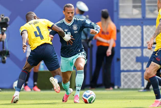 25.06.2026, Fussball, Herren, FIFA Weltmeisterschaft 2026, Vorrunde, Gruppe E, New York, Ecuador - Deutschland, Leroy Sane (Deutschland), Joel Ordonez (Ecuador) New York MetLife Stadium New York Vereinigte Staaten von Amerika (US) *** June 25, 2026, Soccer, Men s, 2026 FIFA World Cup, Group Stage, Group E, New York, Ecuador vs. Germany, Leroy Sané (Germany), Joel Ordónez (Ecuador), MetLife Stadium, New York, United States of America, US Copyright: xSebastianxBachx