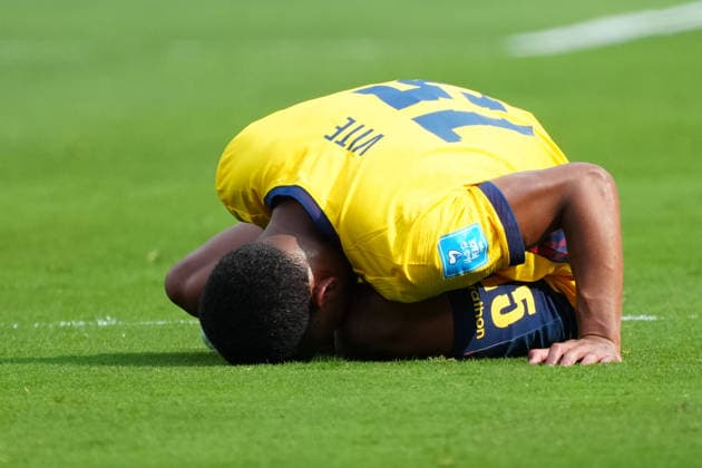 Pedro Vite (Ecuador, 15) wurde vorher gefoult und hat Schmerzen, daher kein Elfmeter - New York 25.06.2026: Deutschland vs. Ecuador, MetLife Stadium, World Cup 26 Gruppe E, 3. Spieltag *** Pedro Vite of Ecuador, age 15, was fouled earlier and is in pain, so no penalty kick. New York, June 25, 2026: Germany vs. Ecuador, MetLife Stadium, World Cup 26, Group E, Matchday 3