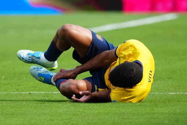 Pedro Vite (Ecuador, 15) wurde vorher gefoult und hat Schmerzen, daher kein Elfmeter - New York 25.06.2026: Deutschland vs. Ecuador, MetLife Stadium, World Cup 26 Gruppe E, 3. Spieltag *** Pedro Vite of Ecuador, age 15, was fouled earlier and is in pain, so no penalty kick. New York, June 25, 2026: Germany vs. Ecuador, MetLife Stadium, World Cup 26, Group E, Matchday 3