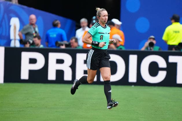 Schiedsrichterin Tori Denso - New York 25.06.2026: Deutschland vs. Ecuador, MetLife Stadium, World Cup 26 Gruppe E, 3. Spieltag *** Referee Tori Denso, New York, June 25, 2026: Germany vs. Ecuador, MetLife Stadium, World Cup 26, Group E, Matchday 3