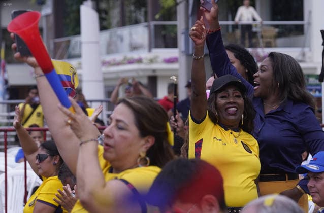 GYE-HINCHAS ECUADOR Guayaquil, jueves 25 de junio del 2026 Hinchas ecuatorianos observaron en el el malecon de Guayaquil el partido de la seleccion frente a Alemania. Fotos: CÃ sar Munoz API Guayaquil Guayas Ecuador *** GYE ECUADORIAN FANS Guayaquil, Thursday, June 25, 2026 Ecuadorian fans watched the national team s match against Germany on the Guayaquil boardwalk. Photos by César Munoz, API, Guayaquil, Guayas, Ecuador Copyright: xCÃ sarxMunozx