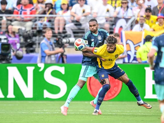 Jonathan Tah (Germany) and Kevin Rodriguez (Ecuador) battle for the ball during the FIFA World Cup, WM, Weltmeisterschaft, Fussball 2026 Group E match between Ecuador and Germany at New York New Jersey Stadium on June 25, 2026 in East Rutherford, United States. (Photo by Harry Langer DeFodi Images) - *** Jonathan Tah of Germany and Kevin Rodriguez of Ecuador battle for the ball during the 2026 FIFA World Cup Group E match between Ecuador and Germany at New York New Jersey Stadium on June 25, 2026, in East Rutherford, United States. Photo by Harry Langer, DeFodi Images