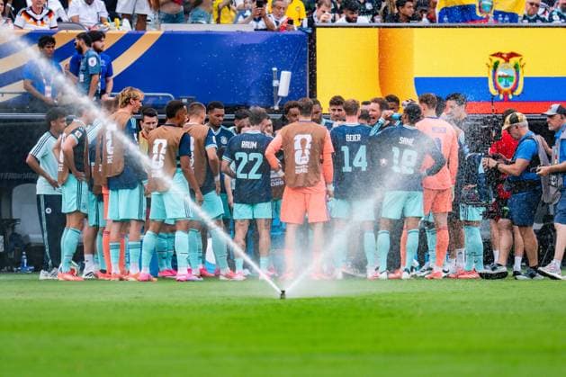 FIFA Fussball Weltmeisterschaft 2026, Gruppe E, Spiel 3, Ecuador vs Deutschand, 25.06.2026, Metlife-Stadion in New Jersey Hydration Break Julian Nagelsmann (Deutschland) Trinkpause *** 2026 FIFA World Cup, Group E, Match 3, Ecuador vs. Germany, June 25, 2026, MetLife Stadium in New Jersey Hydration Break Julian Nagelsmann Germany Water Break Copyright: xBahhoxKarax