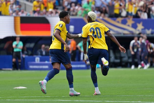 IPA86061575 - Nilson Angulo of Ecuador celebrates after scoring a goal with John Yeboah of Ecuador during the Group E match between Ecuador and Germany at the FIFA World Cup, WM, Weltmeisterschaft, Fussball in New York, USA, on June 25, 2026  Copyright: xEmmanuelexMastrodonato IPAxSportx xx 86061575